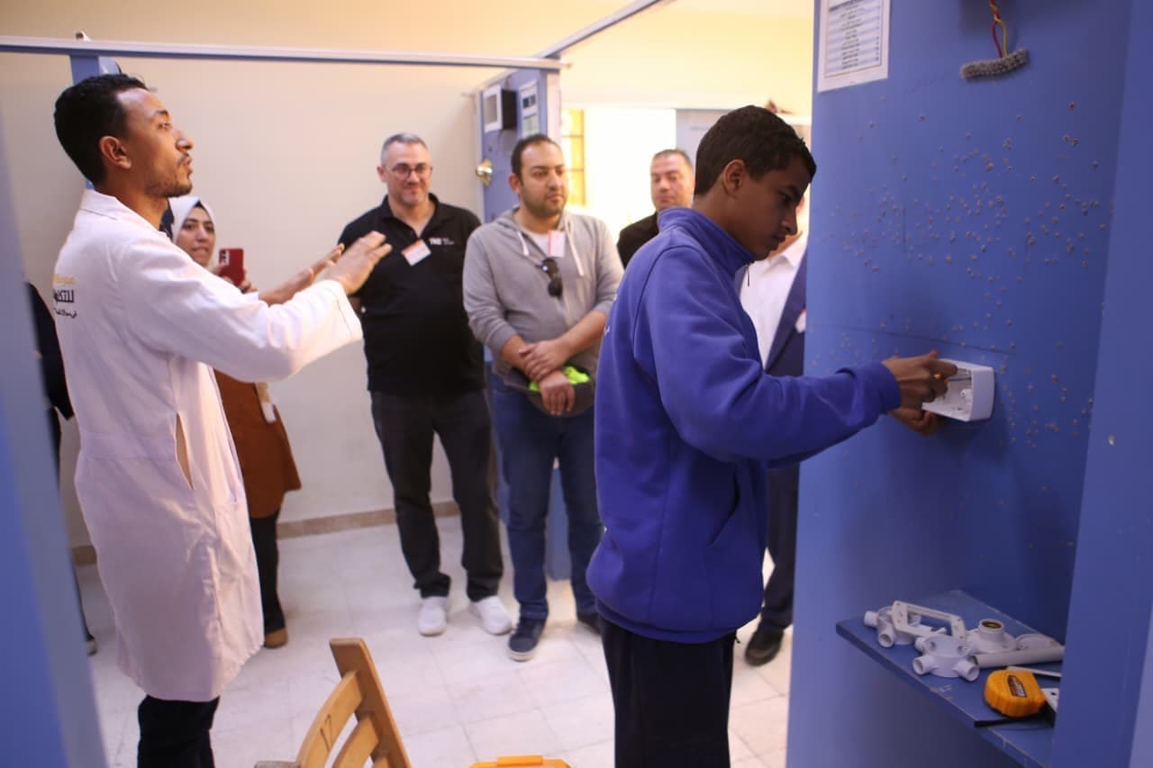 c33ca9f9-e7ba-40a8-94be-e2287d2e1685