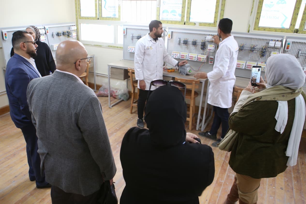 f7bdca16-5fec-419c-9a48-f51662bd5a03